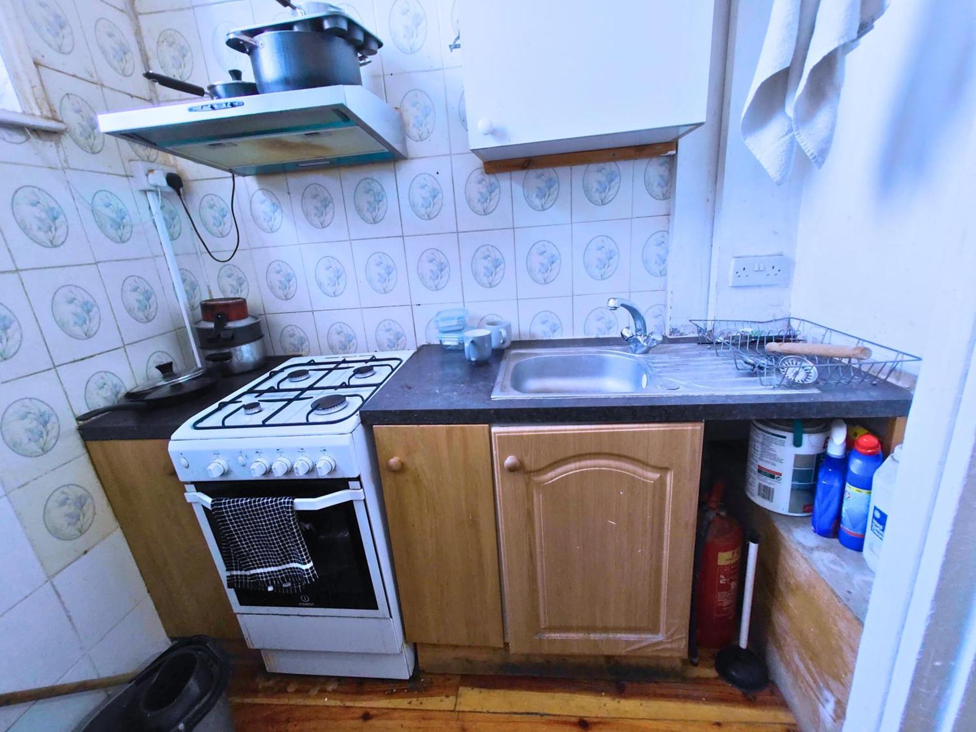 R4 Mezzanine Double Bed Balcony Appartement *